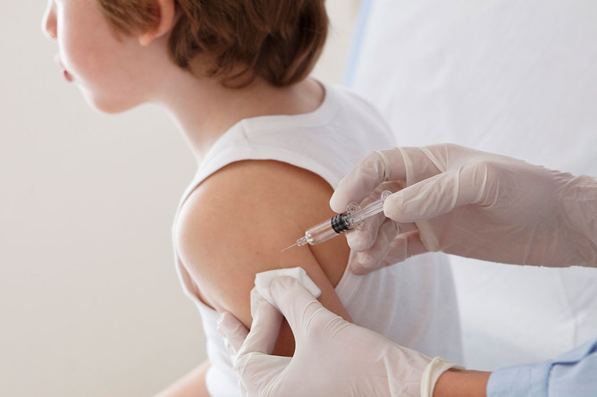 ВОЗ обновила рекомендации по вакцинации детей и подростков от коронавируса  - Газета.Ru