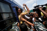 Задержание депутата от главной оппозиционной партии Конгресса Индии Джотимани Сеннималаи во время протестов в Нью-Дели, 27 июля 2022 года