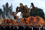 Участники фестиваля Касанга в честь празднования Дня Ньепи в Денпасаре, Бали, Индонезия, 1 марта 2024 года
