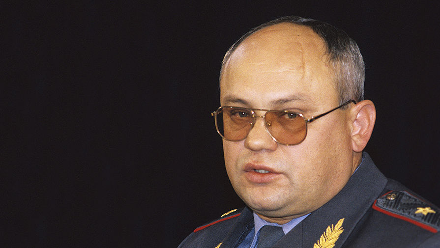 Замглавы Главного управления обеспечения общественного порядка МВД РФ Яков Стахов на пресс-конференции в 1999 году