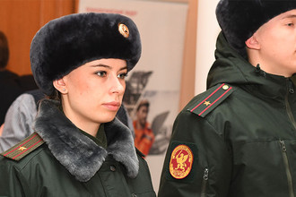 Демонстрация образцов обмундирования, средств защиты и вооружения для военнослужащих Росгвардии в Подмосковье, 10 февраля 2017 года