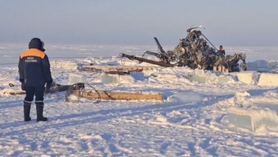 Упавший вертолет Ми-8 в Карелии подняли со дна Онежского озера