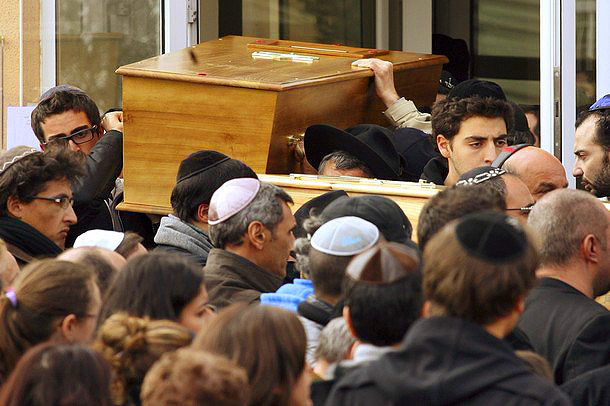 Вечером во вторник самолет с телами погибших будет отправлен в Израиль, где в среду пройдут похороны