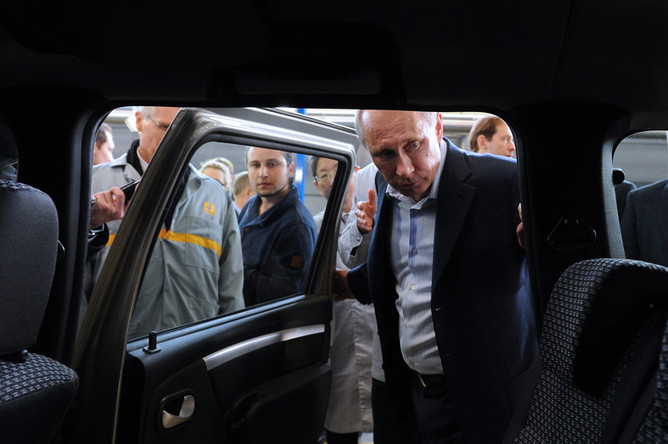 Владимир Путин приехал в Тольятти на запуск производства новой модели Lada Largus