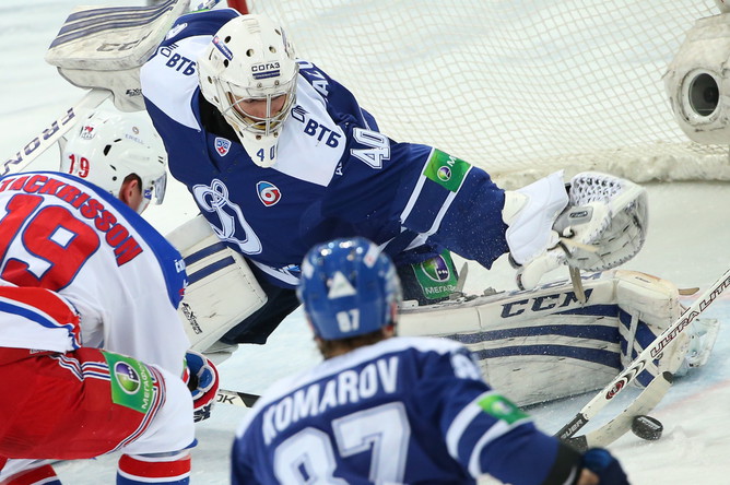 Московское «Динамо» на своем льду одержало трудную победу над пражским «Львом»