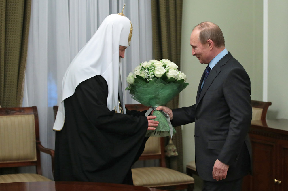 31 января 2014 года. Президент России Владимир Путин поздравил патриарха Московского и Всея Руси Кирилла с пятилетием интронизации во время встречи в резиденции Ново-Огарево