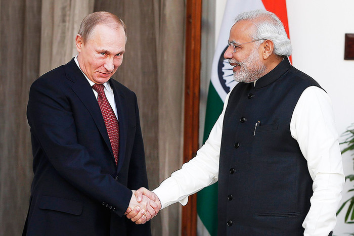 Президент России Владимир Путин и премьер-министр Индии Нарендра Моди во время встречи
