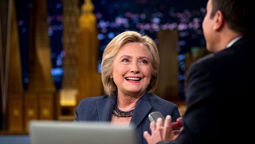 Кандидат в&nbsp;президенты США от Демократической партии Хиллари Клинтон и телеведущий Джимми Фэллон во время съемок программы The Tonight Show