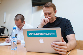 Политик Алексей Навальный перед заседанием Симоновского районного суда Москвы, 3 августа 2017 года