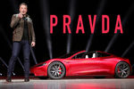 Глава Tesla и SpaceX Илон Маск во время презентации спорткара Roadster 2 в Калифорнии, ноябрь 2017 года