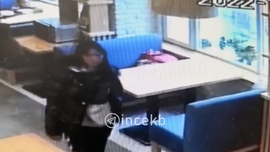 В кафе Екатеринбурга женщина украла сумку у ребенка и отказалась возвращать ее
