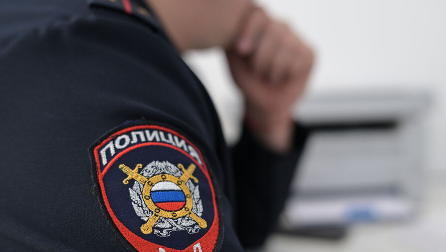Сотрудник полиции инсценировал грабеж и отобрал сумку с 5,5 млн рублей у знакомого курьера
