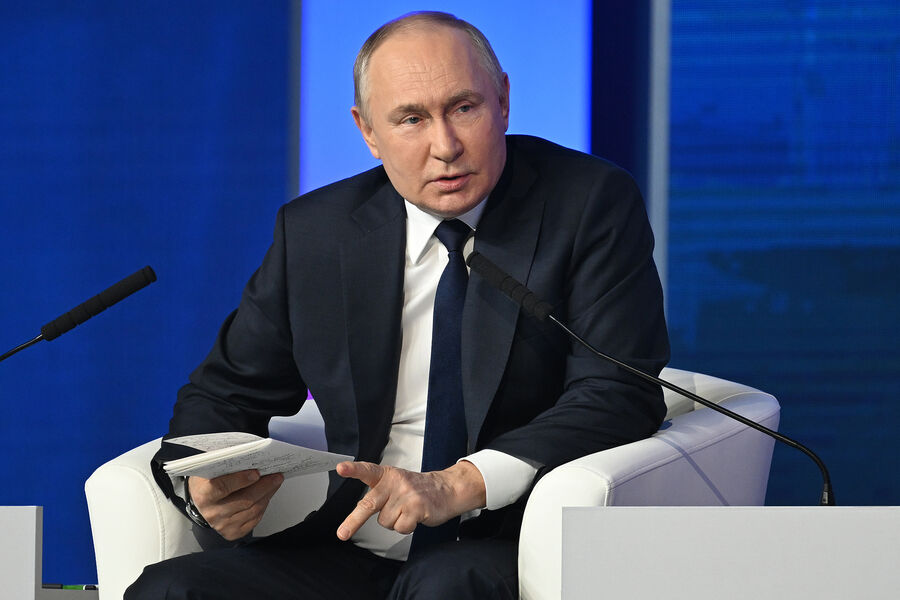 Президент РФ Владимир Путин во время встречи с доверенными лицами в рамках своей избирательной кампании, 31 января 2024 года
