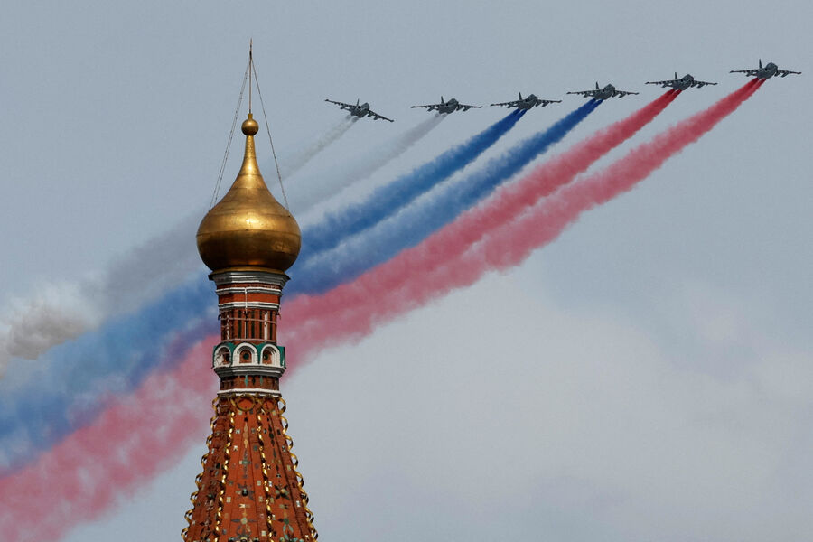 Штурмовики Су-25 во время воздушной части парада, посвященного 79-й годовщине Победы в&nbsp;Великой Отечественной войне, Москва, 9&nbsp;мая 2024&nbsp;года 