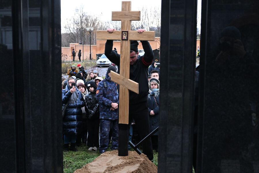 Церемония прощания с&nbsp;солистом группы &laquo;На-На&raquo; Владимиром Левкиным на&nbsp;Троекуровском кладбище, 19&nbsp;ноября 2024&nbsp;года