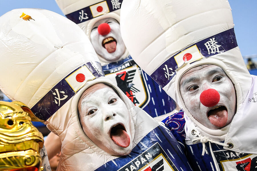 Болельщики сборной Японии на&nbsp;стадионе &laquo;Екатеринбург Арена&raquo; после матча группового этапа чемпионата мира по&nbsp;футболу &mdash; 2018&nbsp;между&nbsp;сборными командами Японии и Сенегала, 24&nbsp;июня 2018&nbsp;года