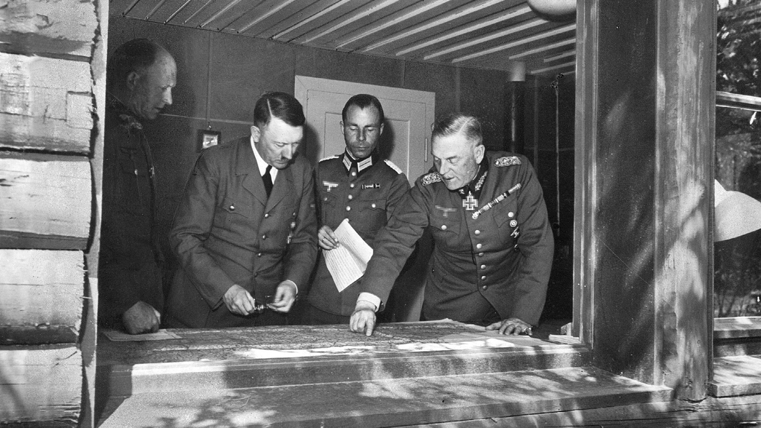 Кто сообщил о нападении германии. Hitler Adolf 1940.