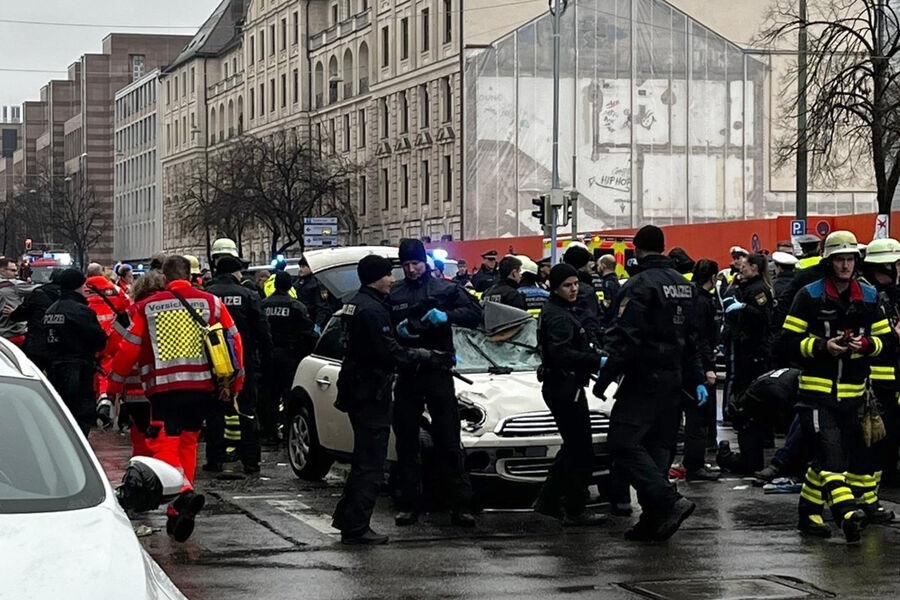 Алиса включи фото женщина халк МВД Баварии не связывает наезд на людей в Мюнхене с переговорами по Украине - Га