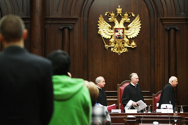 Конституционный суд России рассматривает жалобу многодетного отца, уволенного по сокращению штата
