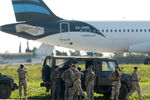 Захваченный ливийский самолет в аэропорту Мальты