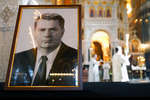 Портрет лидера ЛДПР Владимира Жириновского в храме Христа Спасителя, 8 апреля 2022 года