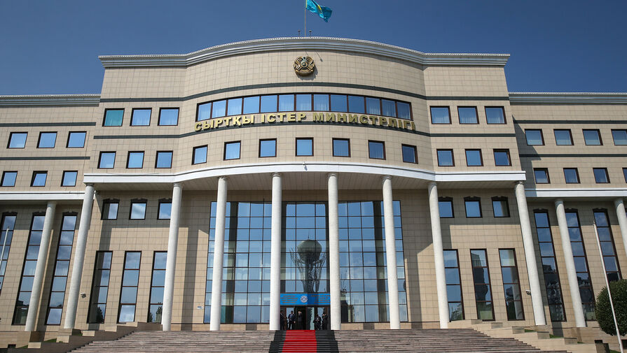 В Казахстане признались, что ведут список иностранцев, критиковавших страну. Им закроют въезд