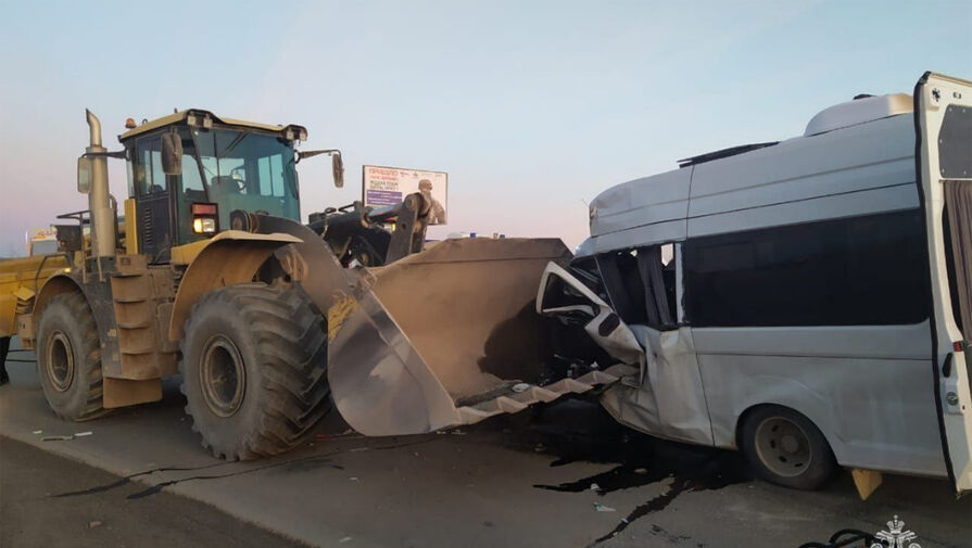 В Башкирии четыре человека получили травмы в ДТП с трактором