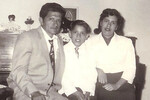Дэнни Трехо со своими родителями