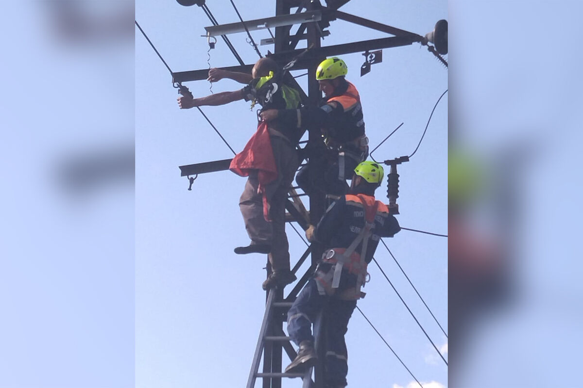 На Урале рабочий выжил после удара током в шесть тысяч вольт - Газета.Ru |  Новости