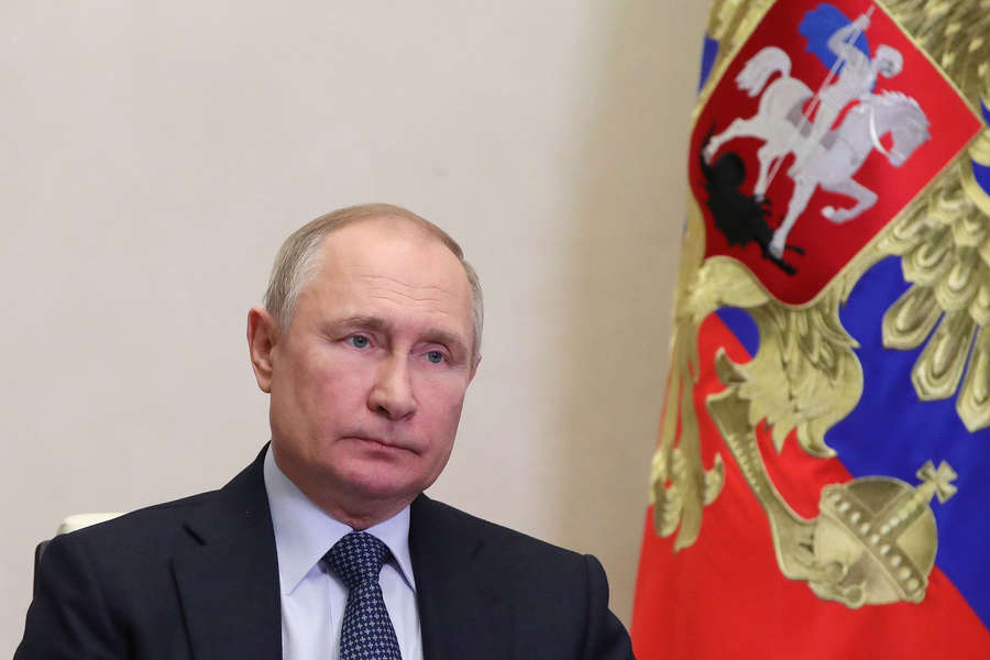 Президент РФ Владимир Путин проводит в режиме видеоконференции совещание по экономическим вопросам, 18 апреля 2022 года