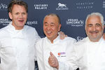 Гордон Рамзи, Нобу Матсухиса и Ги Савой на кулинарном мероприятии в Лас-Вегасе, май 2014 года