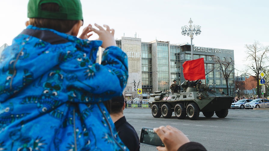 Репетиция военного парада к Дню Победы в центре Москвы, 3 мая 2018 года
