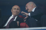 Президент России Владимир Путин и президент Белоруссии Александр Лукашенко на торжественной церемонии закрытия II Европейских игр в Минске, 30 июня 2019 года 