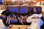Джон Макафи с собаками