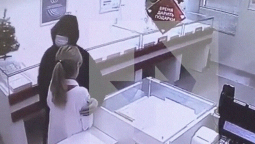 Трое вооруженных мушкетом грабителей ворвались в ювелирный магазин в Мурино