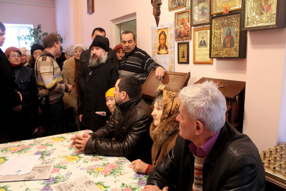Теперь прихожане собираются в импровизированной молитвенной комнате в Доме милосердия