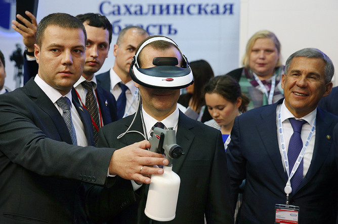 Дмитрий Медведев на форуме в Сочи, 2015 год