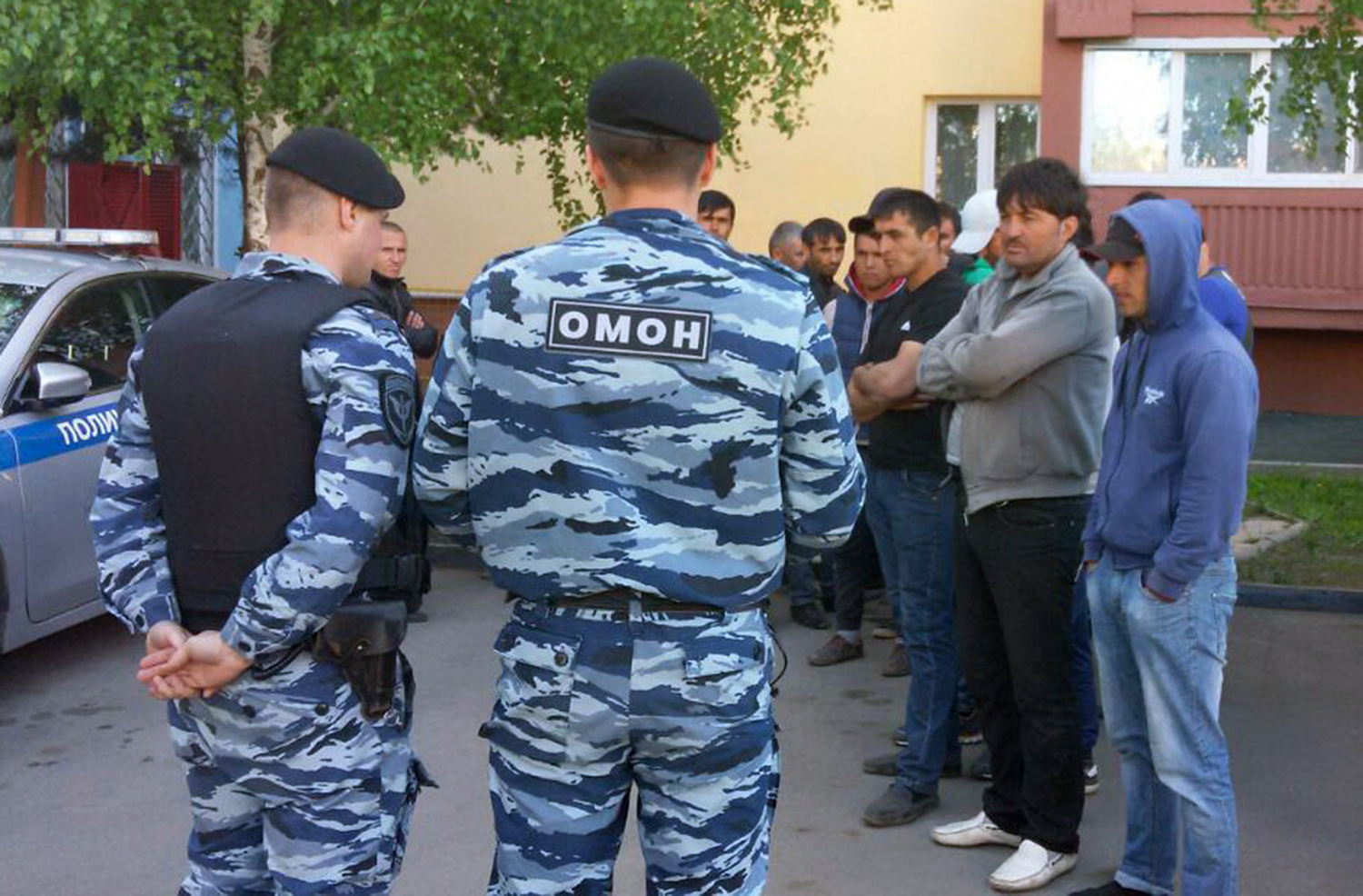Задержанные после драки на Хованском кладбище в ОВД «Коммунарский»