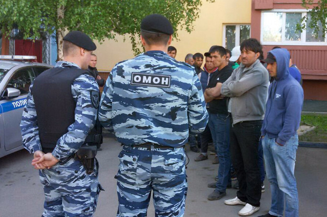 Задержанные после драки на Хованском кладбище в ОВД «Коммунарский»