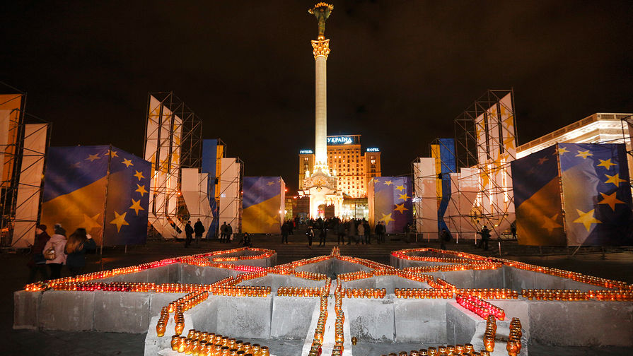 Свечи в память о погибших в годовщину «майдана» в Киеве, 21 ноября 2017 года