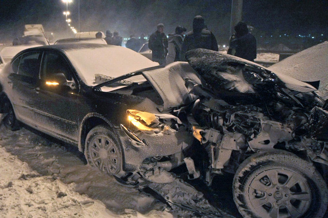В Москве из-за снегопада произошло 1882 аварии 