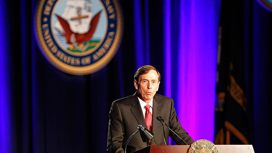 Экс-глава ЦРУ Дэвид Петреус на мероприятии в Лос-Анджелесе, 2013 год