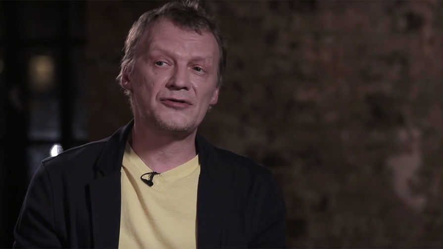 Алексей Серебряков во время интервью Юрию Дудю (кадр из видео)