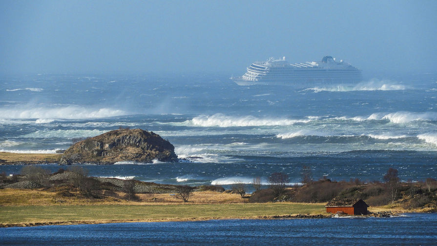 Круизный лайнер VIKING SKY у&nbsp;берегов Норвегии, 23 марта 2019 года