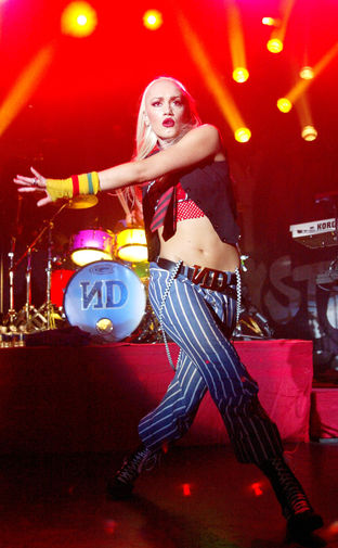Вокалистка No Doubt Гвен Стефани во время выступления в&nbsp;Лас-Вегасе, 2002 год