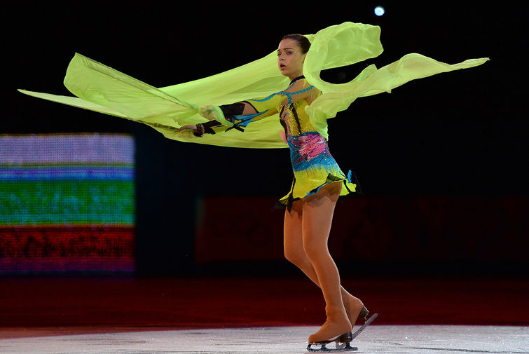 Аделина Сотникова во время показательного выступления на XXII зимних Олимпийских играх в Сочи, 2014 год