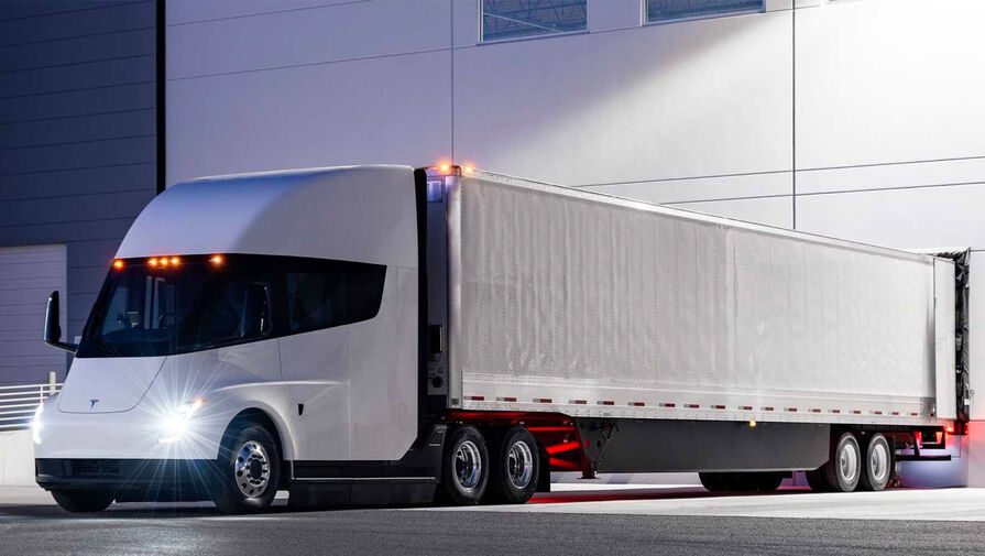 Илон Маск назвал грузовик Tesla Semi слоном
