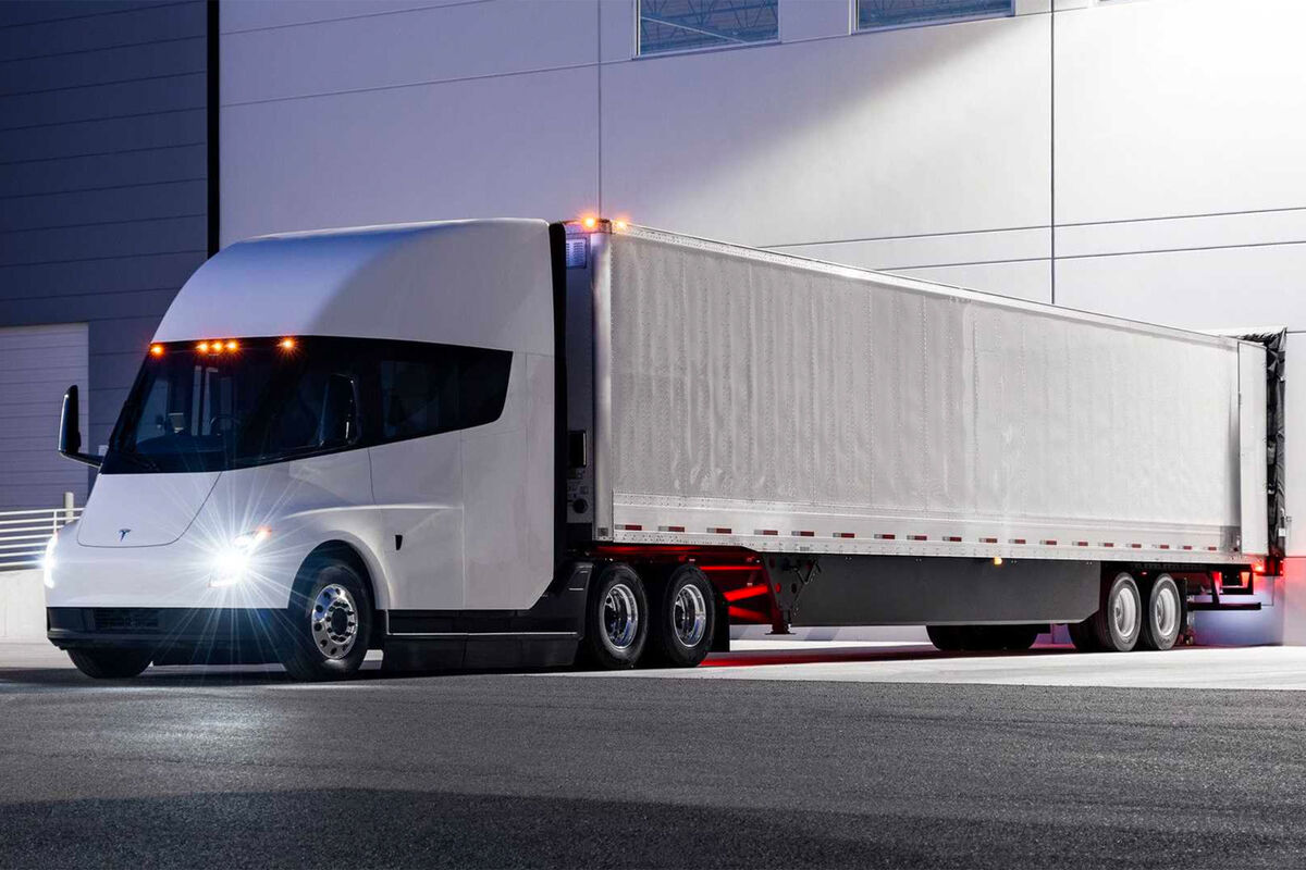 Илон Маск назвал грузовик Tesla Semi слоном - Газета.Ru | Новости