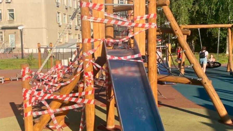 Ребенку, оставшемуся без пальца на детской площадке, мэрия города выплатит 1 млн рублей