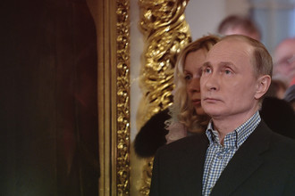 Президент России Владимир Путин во время рождественского богослужения в церкви святых и праведных Симеона Богоприимца и Анны Пророчицы в Санкт-Петербурге, 7 января 2018 года